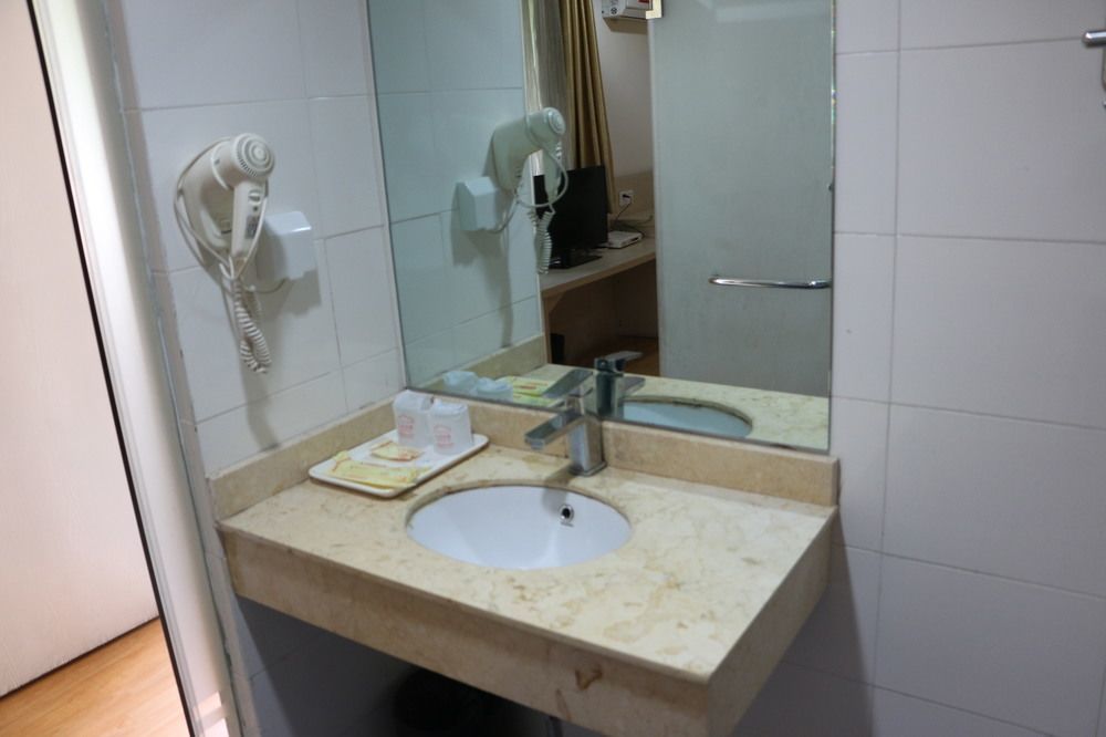 Yixin Business Hotel 광저우 외부 사진