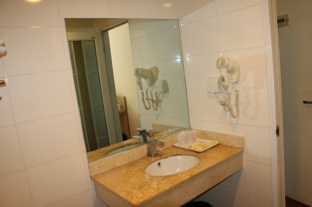 Yixin Business Hotel 광저우 외부 사진